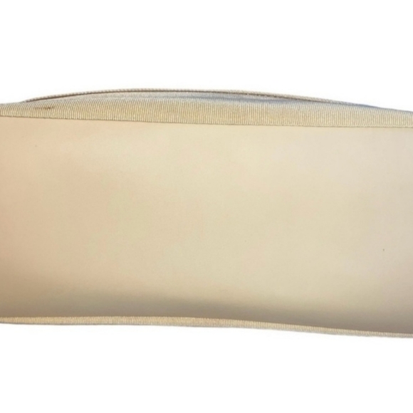 Salvatore Ferragamo Cream Shoulder Bag - Picture 5 of 7